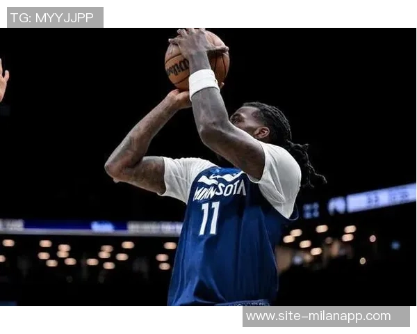 迪文岑佐表现稳定8投4中三分球命中率高效贡献13分4助攻2抢断 迪文岑佐表现稳定8投4中三分球命中率高效贡献13分4助攻2抢断